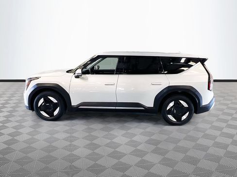 Used 2024 Kia EV9 Light RWD image 4