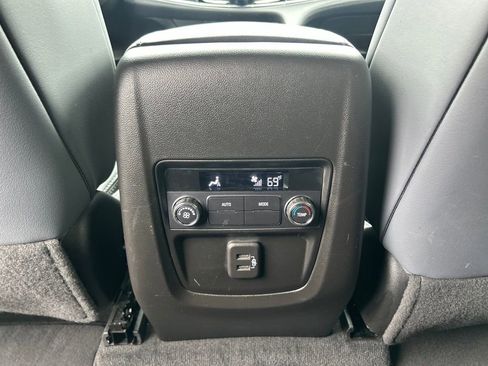 Used 2023 Buick Enclave Essence AWD/4WD image 41