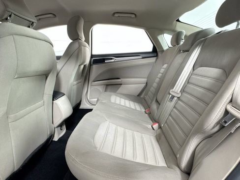 Used 2018 Ford Fusion SE FWD image 10
