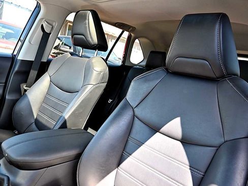 Used 2019 Toyota RAV4 XLE Premium w/ Carpet Mat Package FWD image 17