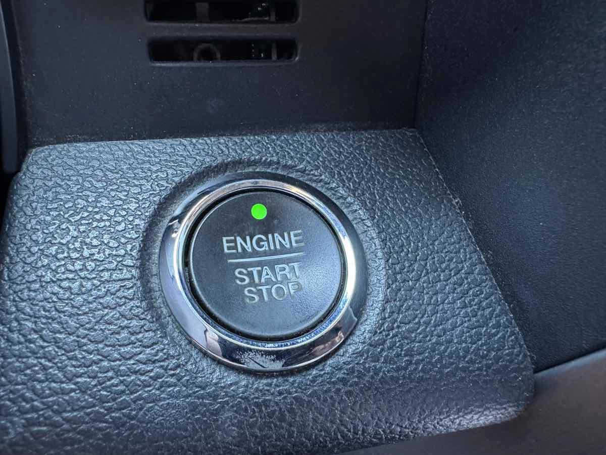 Used 2015 Ford F150 Platinum w/ Equipment Group 701A Luxury AWD/4WD image 29