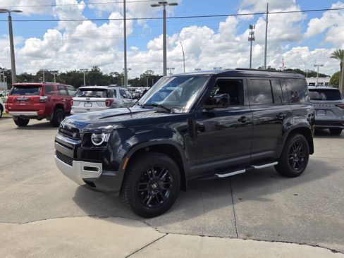 Used 2023 Land Rover Defender 110 S AWD/4WD image 3