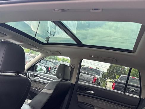 Used 2023 Volkswagen Atlas SEL R-Line AWD/4WD image 19