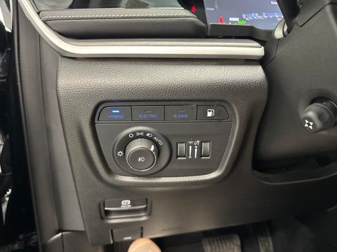 Used 2023 Jeep Grand Cherokee 4WD 4xe w/ Luxury Tech Group II image 42