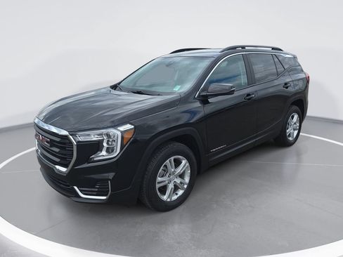 Certified 2023 GMC Terrain SLE w/ Driver Convenience Package AWD/4WD image 9