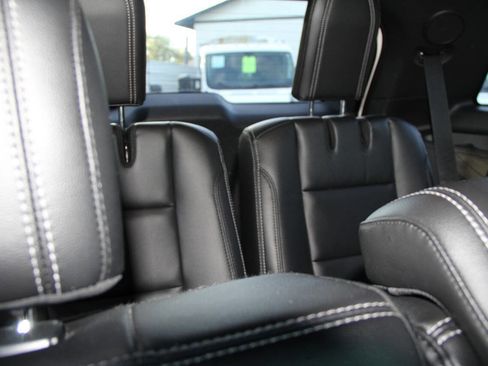 Used 2017 Ford Explorer Limited image 18