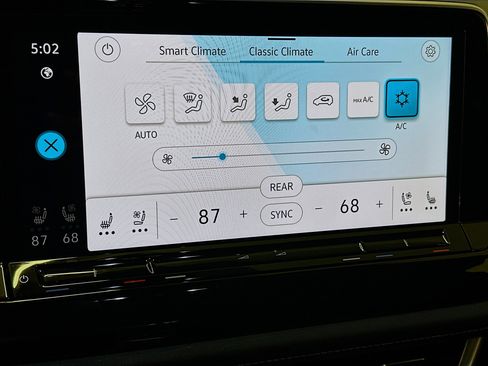 Used 2025 Volkswagen Atlas SE image 24