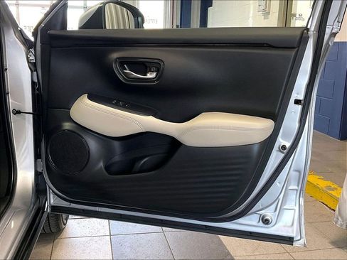 Used 2025 Honda HR-V LX image 12