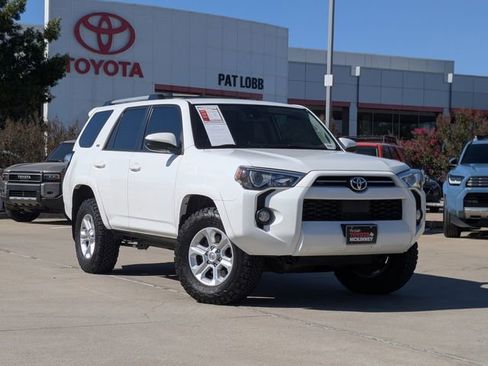 Used 2020 Toyota 4Runner 4WD image 2