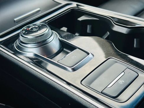 Used 2020 Ford Edge SEL image 16