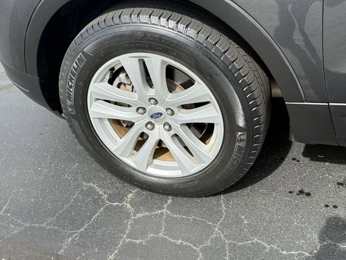 Used 2018 Ford Explorer XLT w/ Equipment Group 201A image 24