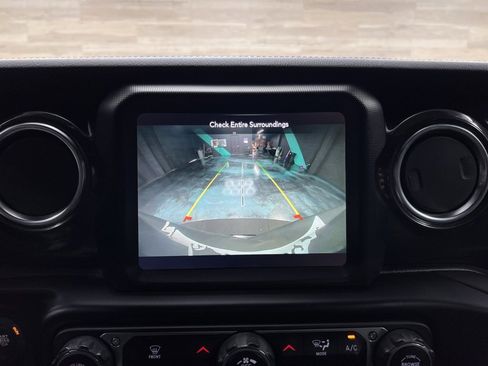 Used 2022 Jeep Wrangler Unlimited Sahara image 12