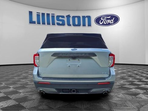 Used 2022 Ford Explorer XLT w/ Equipment Group 202A image 5