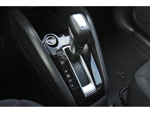 Used 2021 Nissan Kicks S image 27