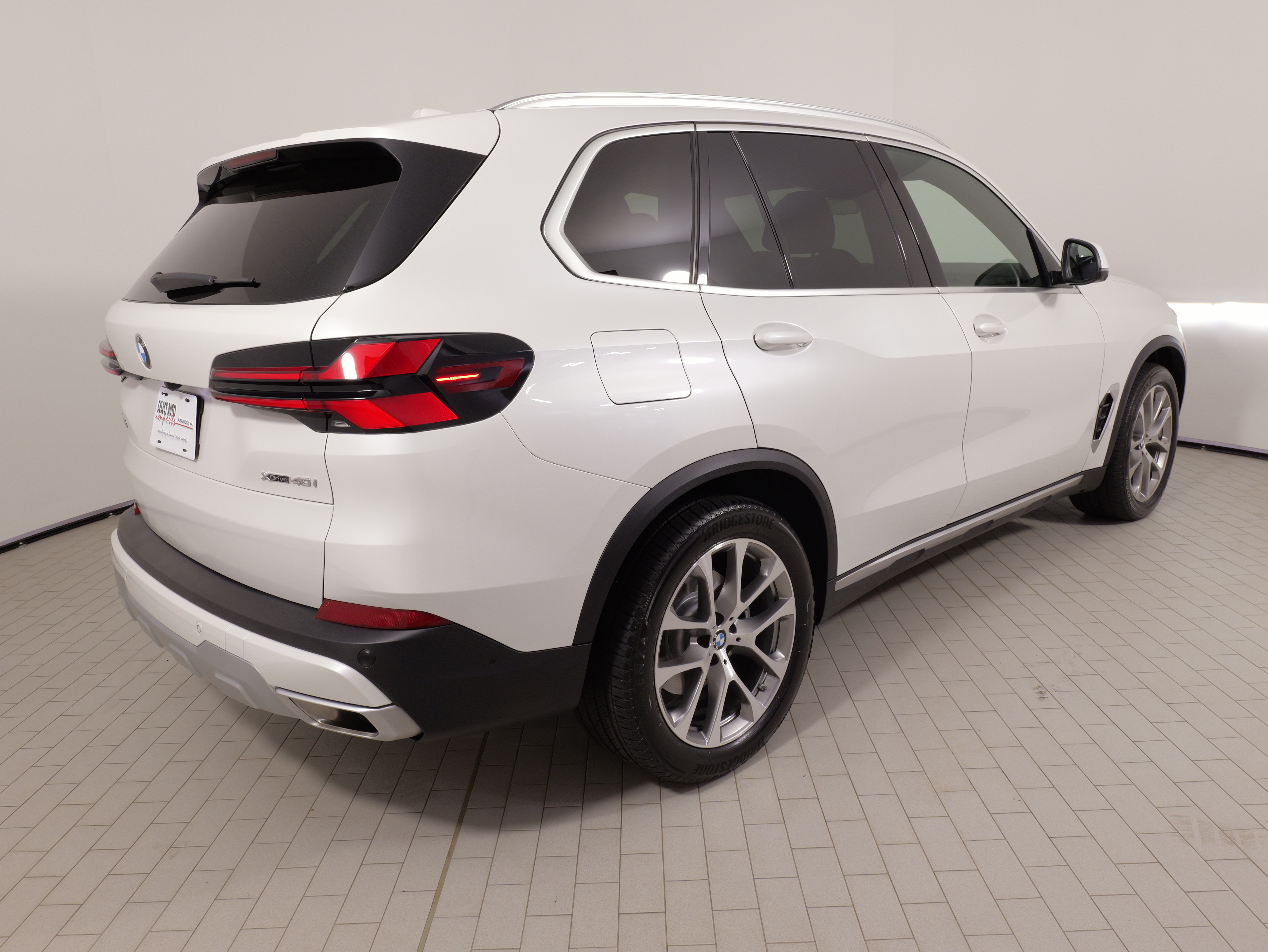 Used 2025 BMW X5 xDrive40i w/ Parking Assistance Package AWD/4WD image 13
