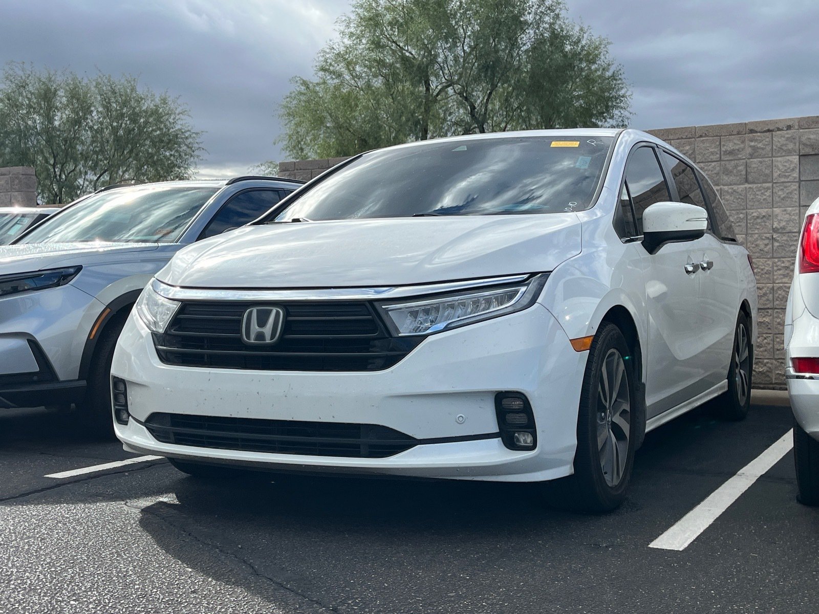 Used 2024 Honda Odyssey Touring image 2