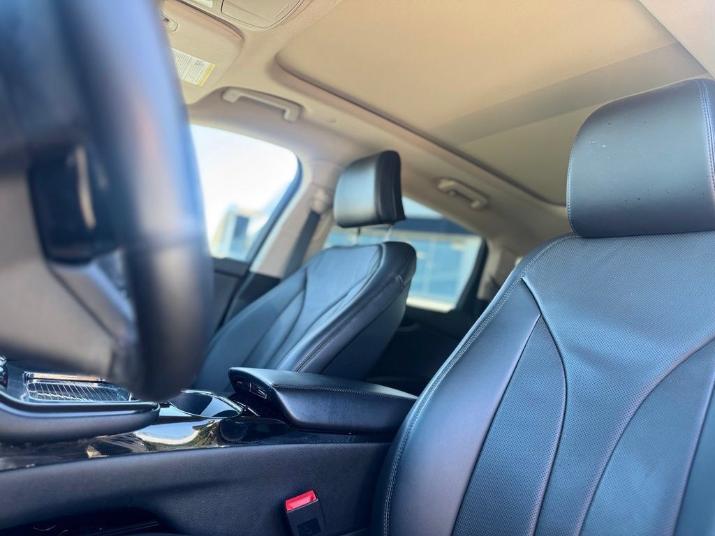 Used 2023 Lincoln Nautilus Reserve AWD/4WD image 17