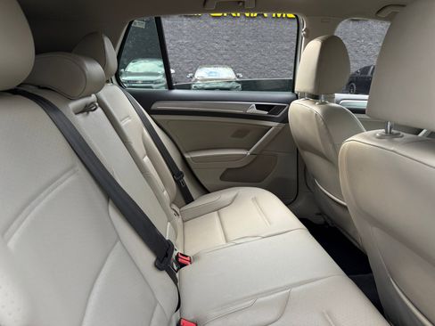 Used 2015 Volkswagen Golf SE w/ Lighting Package image 17