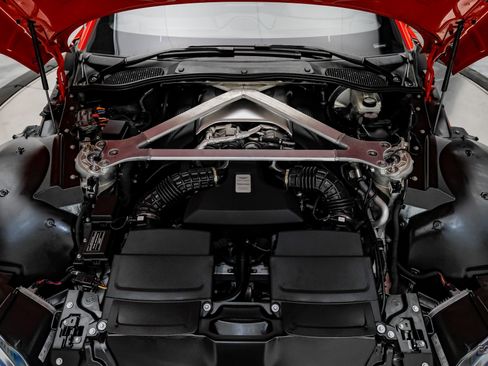 Used 2019 Aston Martin V8 Vantage Coupe image 93