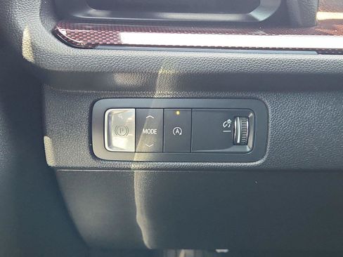 Used 2024 Chevrolet Traverse RS FWD image 17