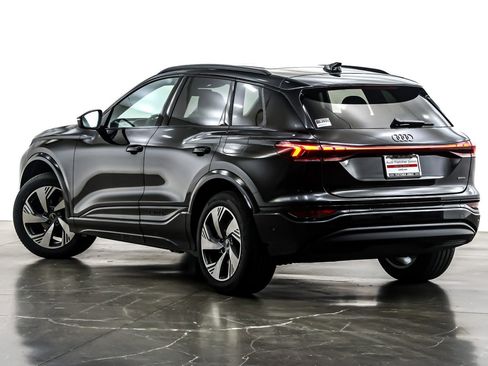 New 2025 Audi Q6 e-tron Premium image 12