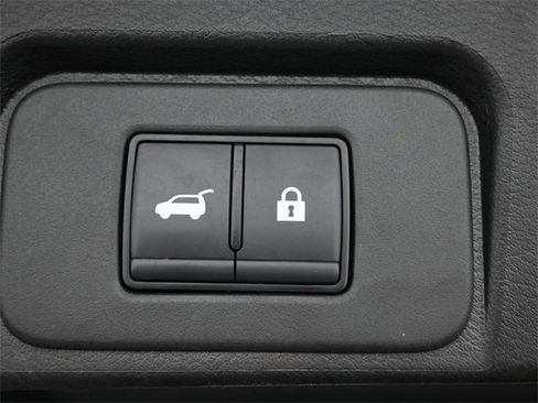 Used 2025 Nissan Rogue SV image 16