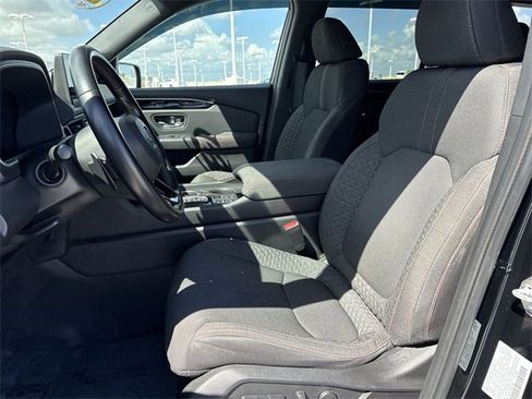 Used 2023 Honda Pilot Sport image 11