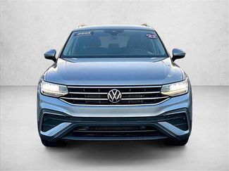 Used 2022 Volkswagen Tiguan SE w/ Panoramic Sunroof Package FWD video 3