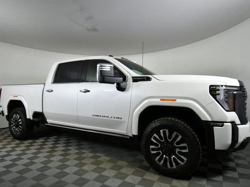 Used 2024 GMC Sierra 3500 Denali Ultimate image 9