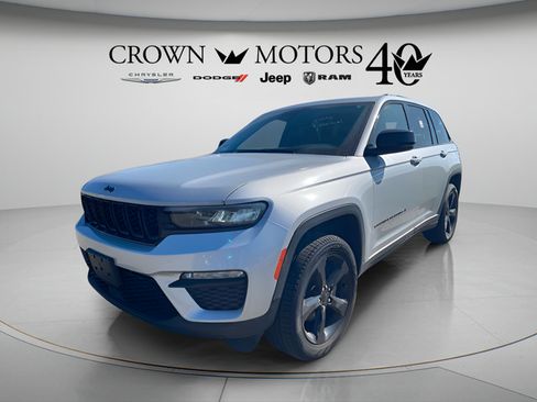 Used 2023 Jeep Grand Cherokee Limited w/ Black Appearance Package AWD/4WD image 8