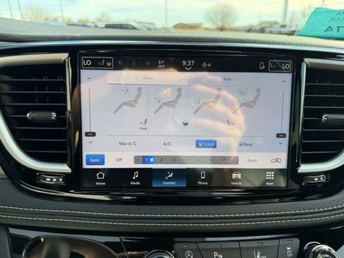 New 2026 Chrysler Pacifica Select image 22