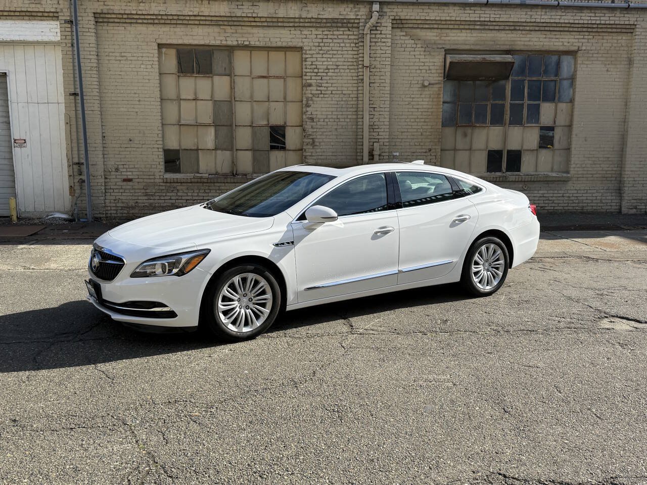 Used 2019 Buick LaCrosse Essence w/ Sun and Shade Package FWD image 4