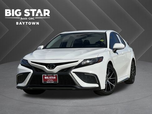 Used 2024 Toyota Camry SE image 1