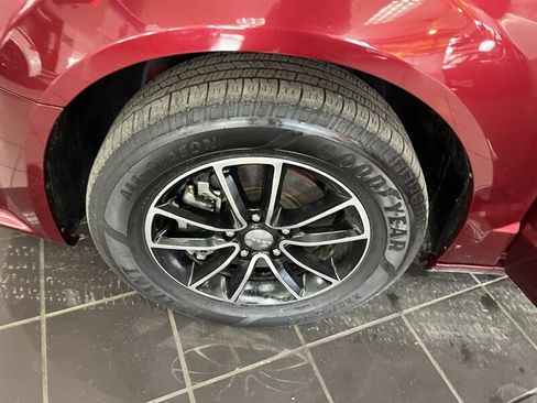 Used 2018 Dodge Grand Caravan SE image 28