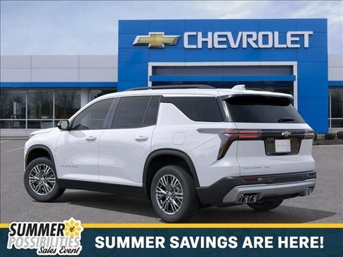 New 2026 Chevrolet Traverse LT w/ Driver Confidence Package AWD/4WD image 3