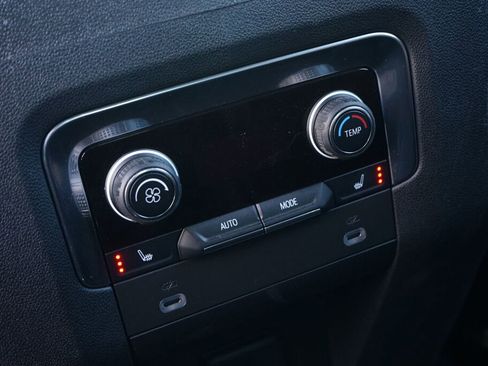 Used 2021 Chevrolet Tahoe High Country w/ Premium Package image 17