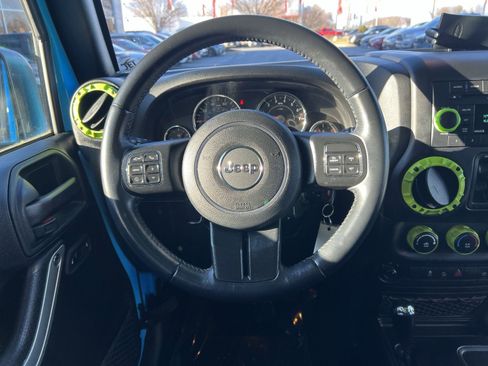 Used 2017 Jeep Wrangler Unlimited Sahara w/ Connectivity Group image 15