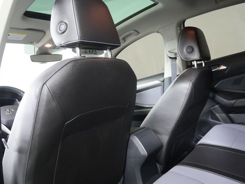 Used 2025 Volkswagen Jetta SE FWD image 16