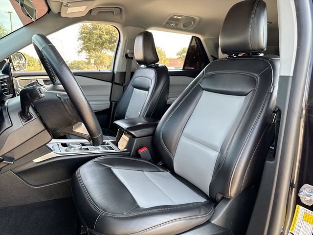 Used 2023 Ford Explorer XLT w/ Equipment Group 202A RWD image 11