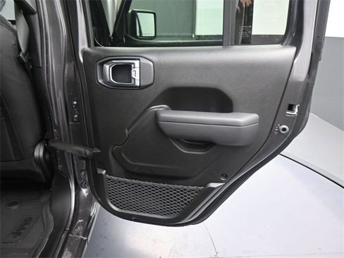 New 2025 Jeep Gladiator Sport image 36