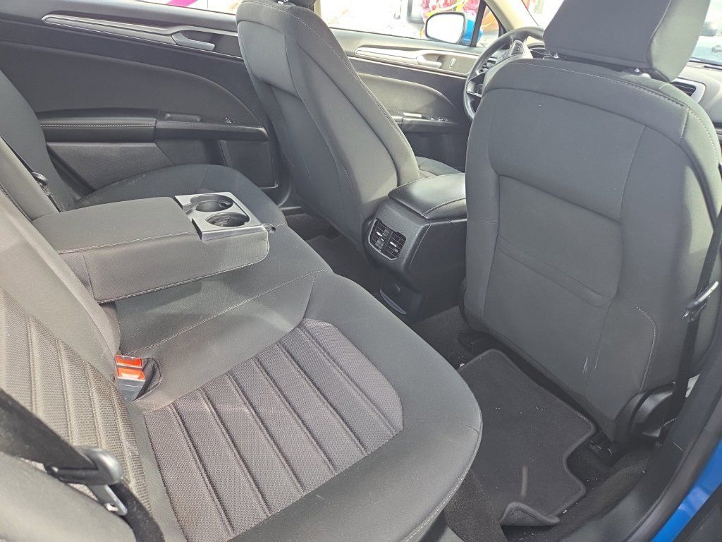 Used 2020 Ford Fusion SE FWD image 5