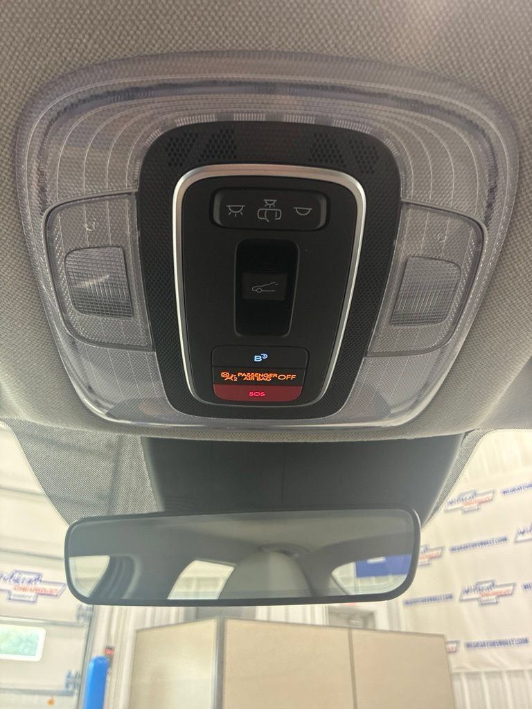 Used 2025 Hyundai Elantra Limited FWD image 23