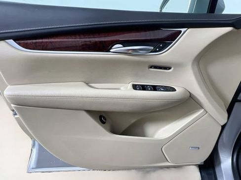 Used 2017 Cadillac XT5 Luxury w/ Driver Awareness Package FWD image 31