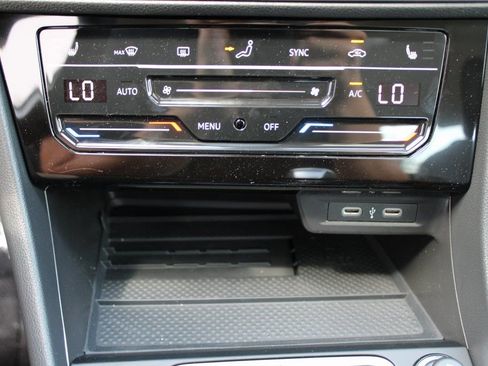 Used 2025 Volkswagen Jetta SE FWD image 16