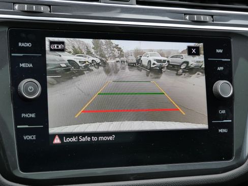 Certified 2022 Volkswagen Tiguan SEL R-Line AWD/4WD image 35