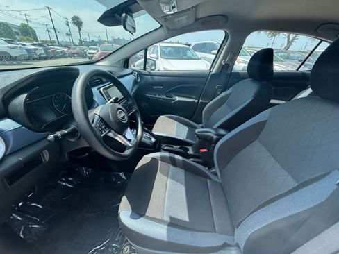 Used 2025 Nissan Versa SV FWD image 30