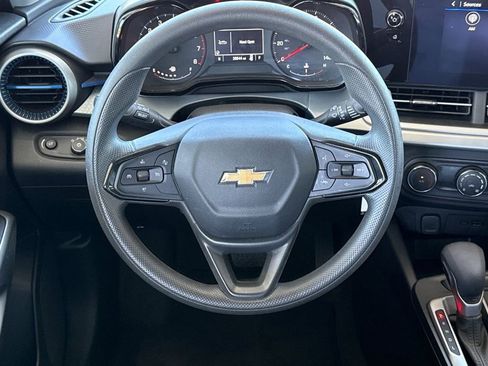 Used 2025 Chevrolet Trax LS FWD image 21