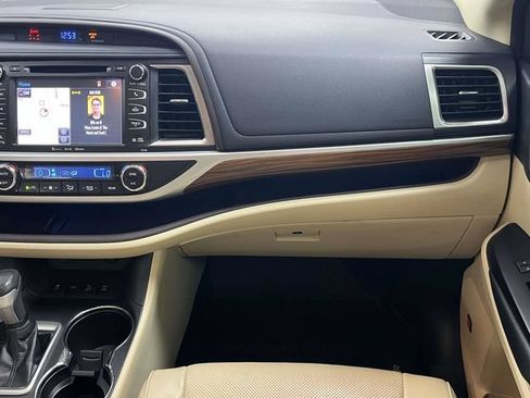 Used 2018 Toyota Highlander Limited AWD/4WD image 21
