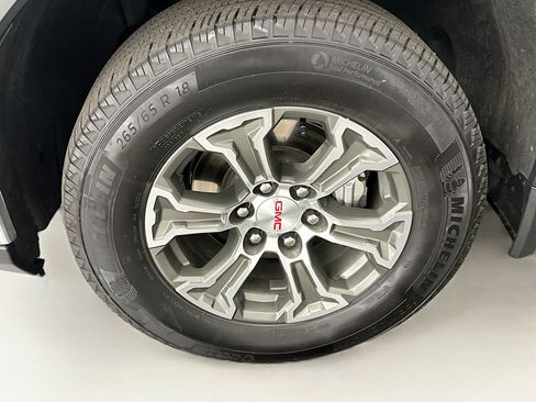 Used 2025 GMC Sierra 1500 SLT AWD/4WD image 11