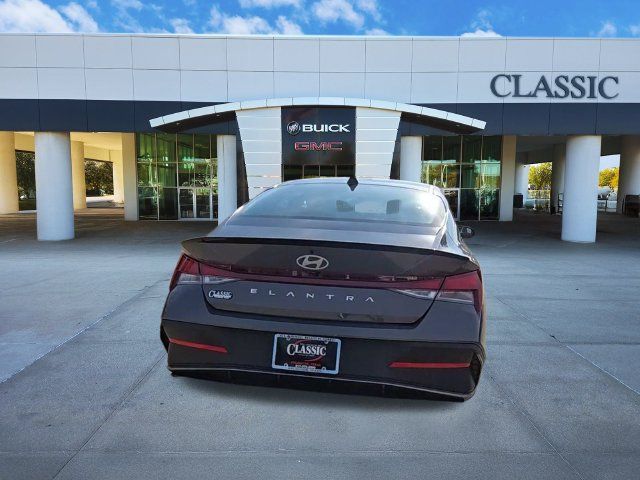 Used 2026 Hyundai Elantra Sport FWD image 7